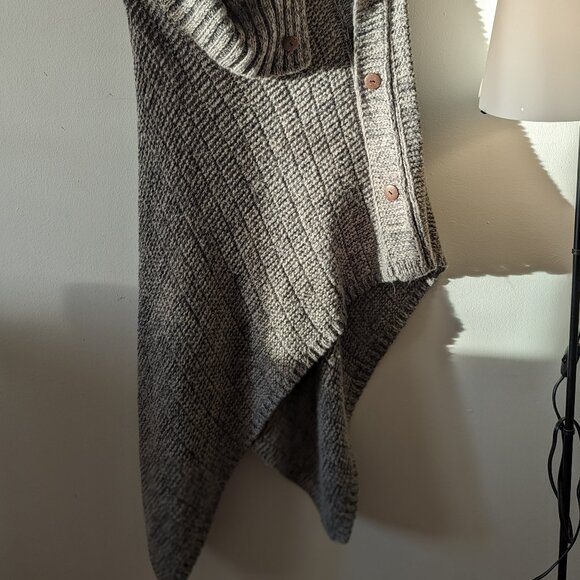 Highneck asymmetrical Woolen Cape - Picture 2 of 2